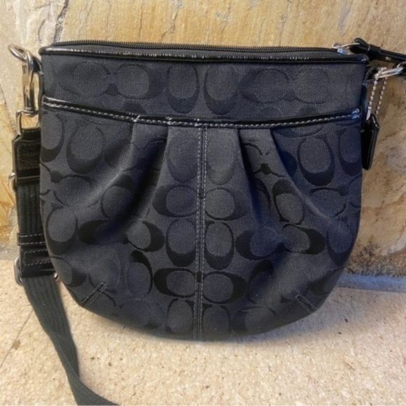 Signature Coach crossbody bag - the perfect classic purse for any closet♥️ - Picture 2 of 15